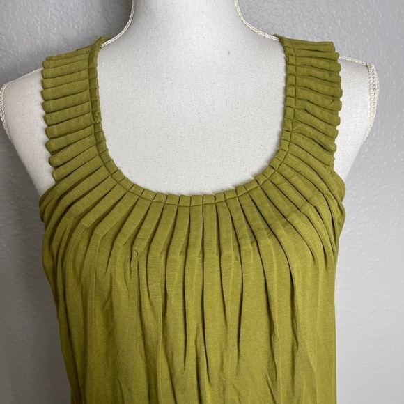 August Silk Option Olive green sleeveless tank top - Picture 3 of 9